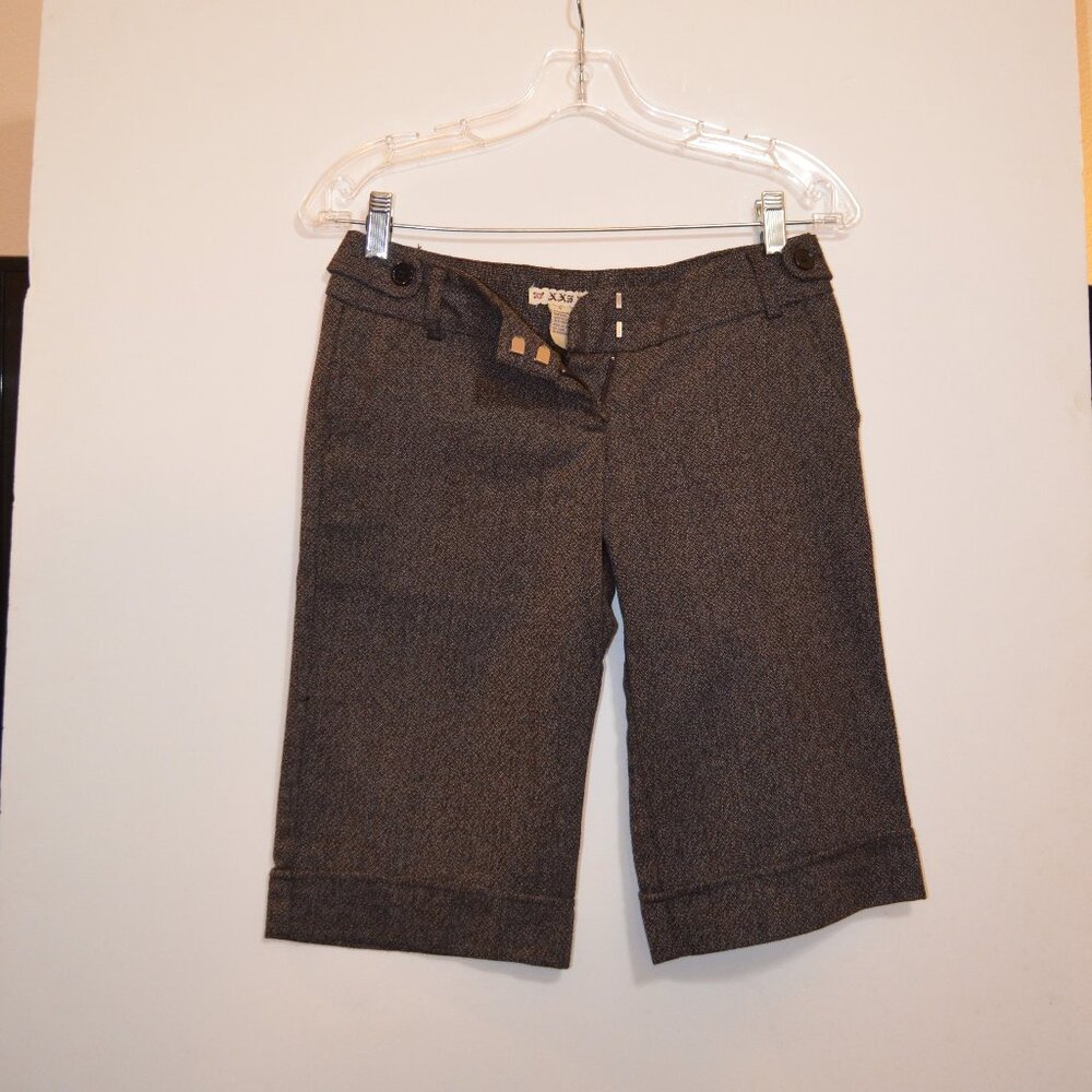 XXZ Grey Woven Polyester-Rayon Front Pockets Decors Low Rise Midi Shorts 0